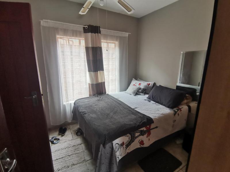 1 Bedroom Property for Sale in Kannoniers Park North West